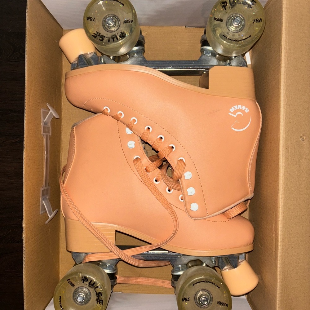 Cseven skates gently used. Peach color. Women’s size 8